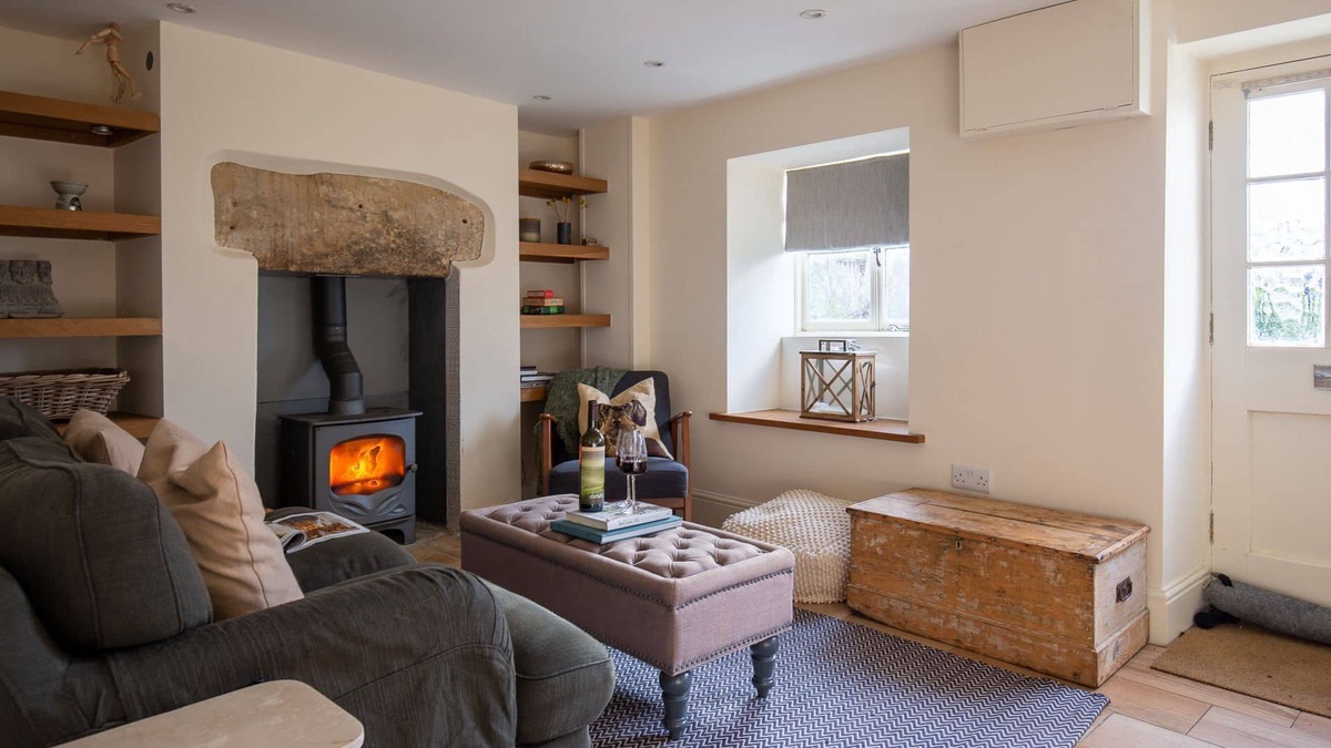 Tetbury Cottage | Charlton Cottage, Tetbury - sleeps 4 guests in 3 bedrooms