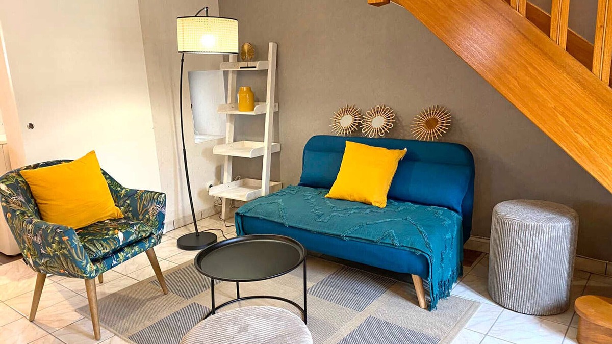 Saint-Bonnet-de-Rochefort Cottage | Charming cottage with spa and garden, near the Sioule