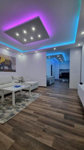 Petrovac Apartment | Charm
