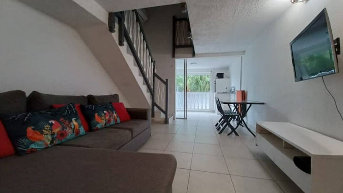 Bas du Fort Apartment | Charmant Appartement Avec Piscine