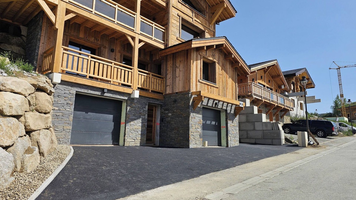 Superbolquere Apartment | Charmant bas de Chalet, vu sur les Montagnes
