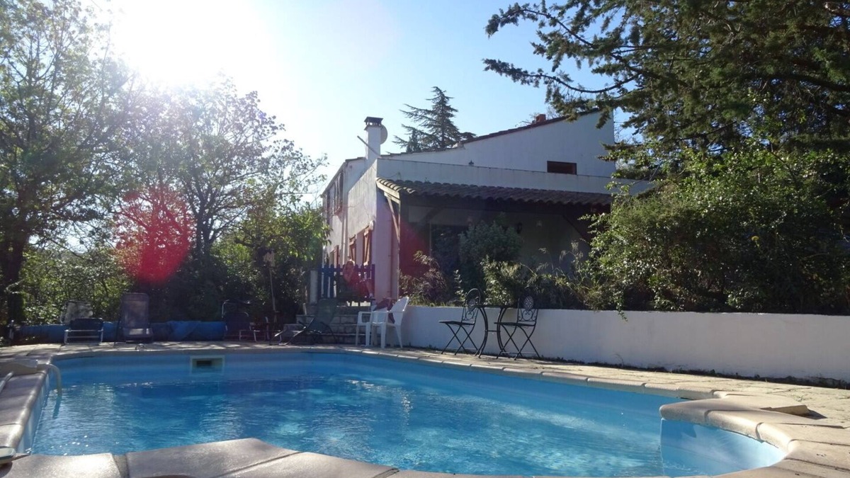 Saint-Martin-des-Puits Villa | Charmante Villa mit Pool und Altem Baumbestand