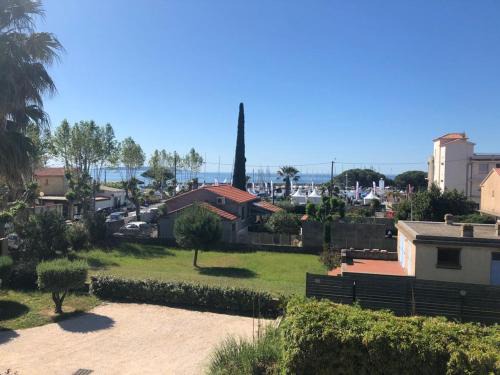 Miramar Apartment | charmant studio Mezzanine vue mer,près du port