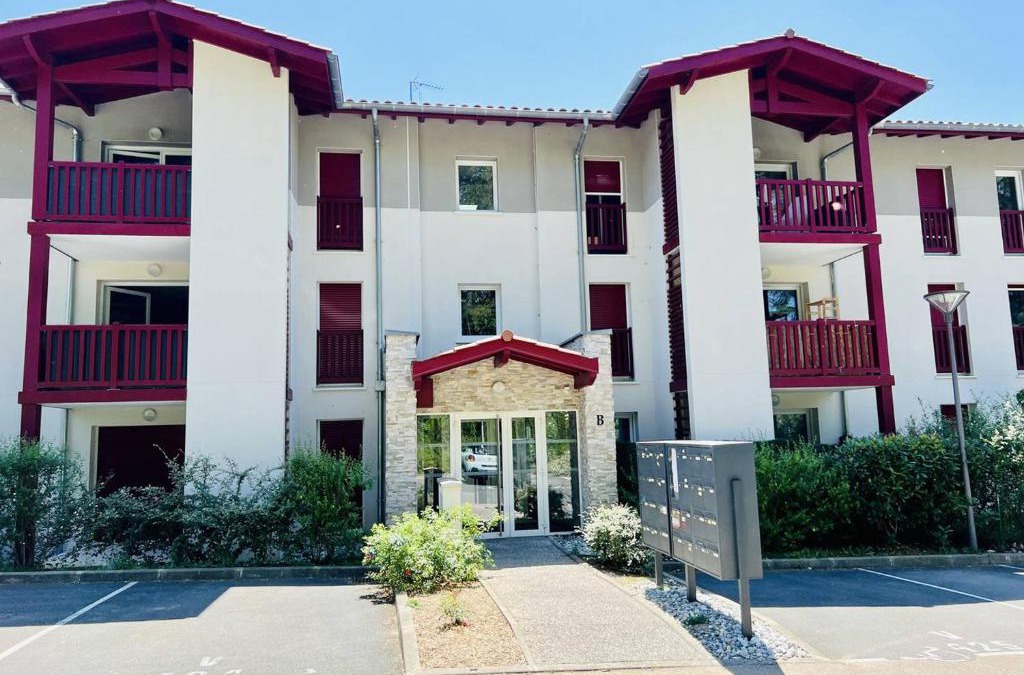 Hasparren Apartment | Charmant T2 à Hasparren, 4 pers, centre-ville, terrasse, parking privatif - FR-1-495-84
