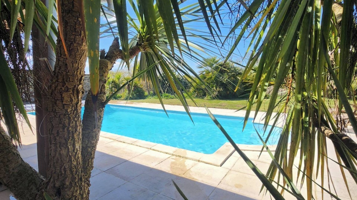 Plerin House | Charmante Longere Avec Piscine Chauffee Dans un Havre de Paix Proche des Plages