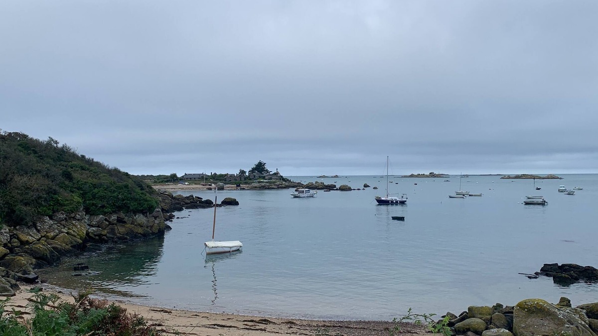Sartilly-Baie-Bocage House | Charmante Rénovation de Campagne en Pierres et Bois