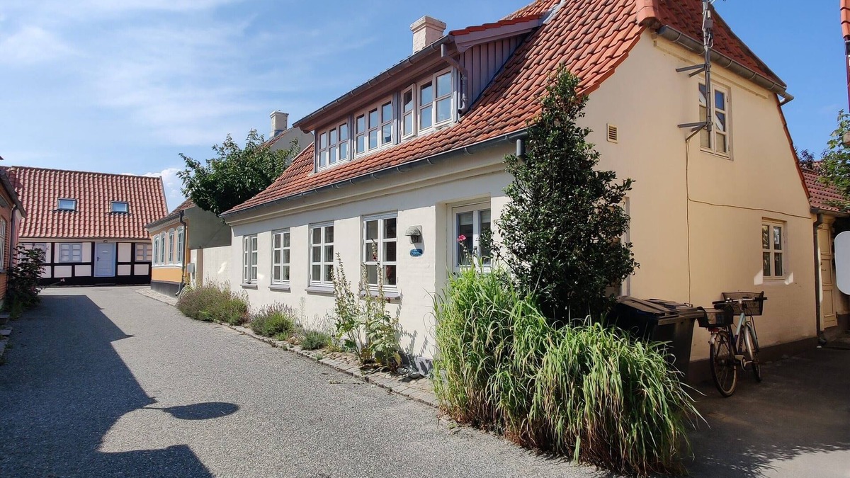 Marstal House | Charmantes Schiffershaus mit idyllischem Garten und Strandhaus