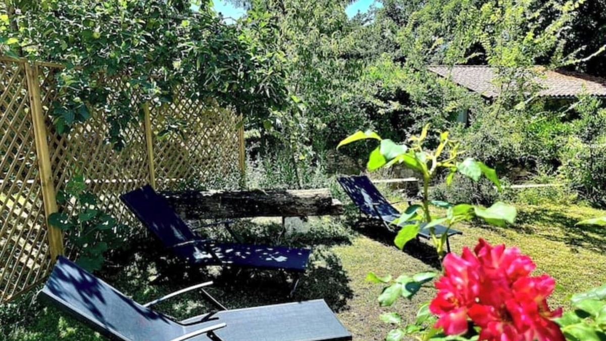 Lauzun House | Charme Rustique au Cœur D'un Village Médiéval