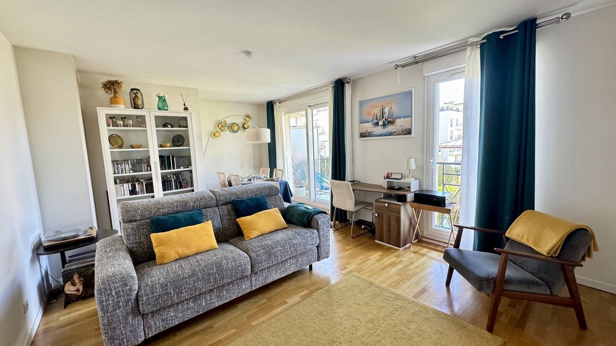 Rueil-Malmaison Apartment | Charment Appartement Avec Balcon