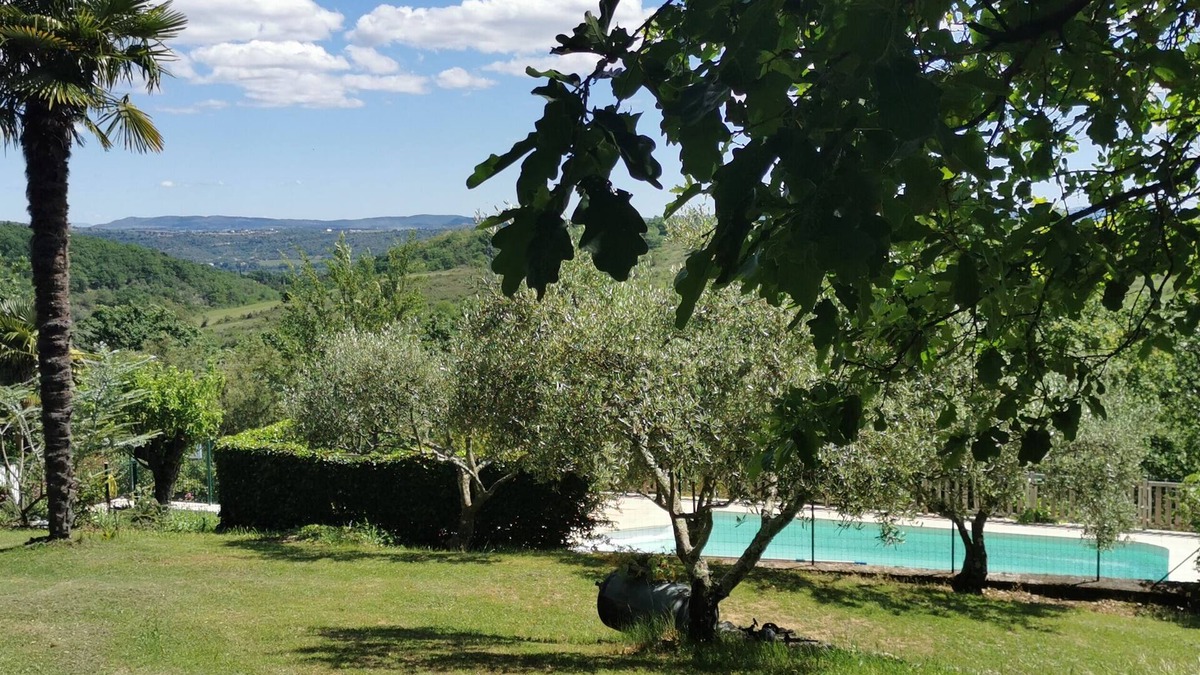 Saint-Etienne-de-Fontbellon Cottage | Charming 2-person Les Voûtes gîte in Domaine de L'Amourie swimming pool wifi