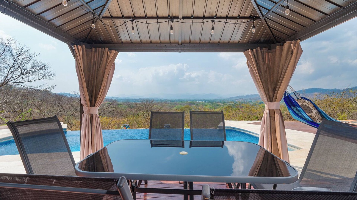 Rio Seco House | Charming 2-bedroom house with Amazing Mountain Views in fabulous Guanacaste