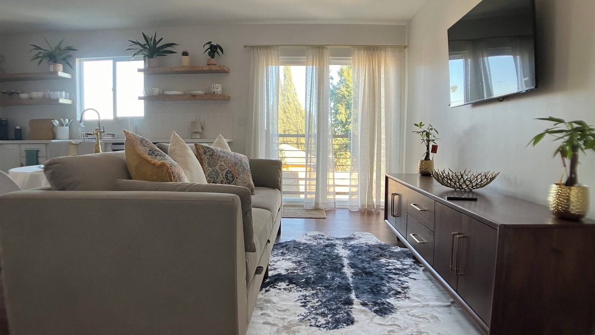 Park Mesa Heights House | Charming 1-bedroom ADU with WiFi, AC in fabulous View Park-Windsor Hills
