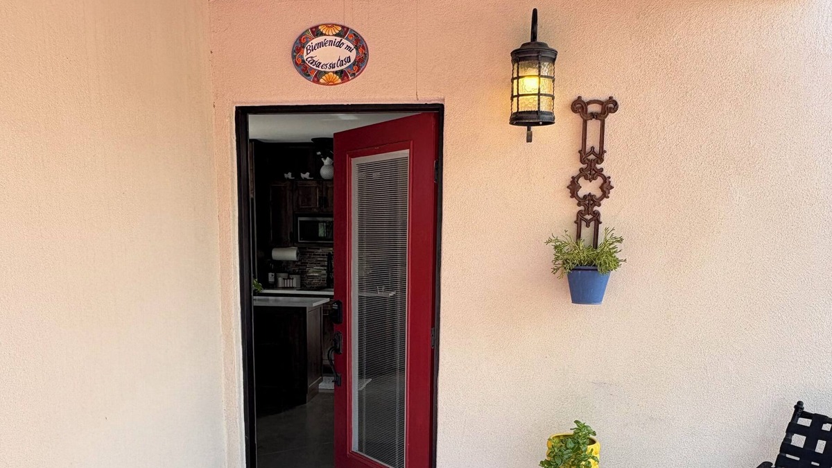 Suffolk Hills Apartment | Charming 1-bdrm/1-bath casita. Located in beautiful Cobo Catalina neighborhood.