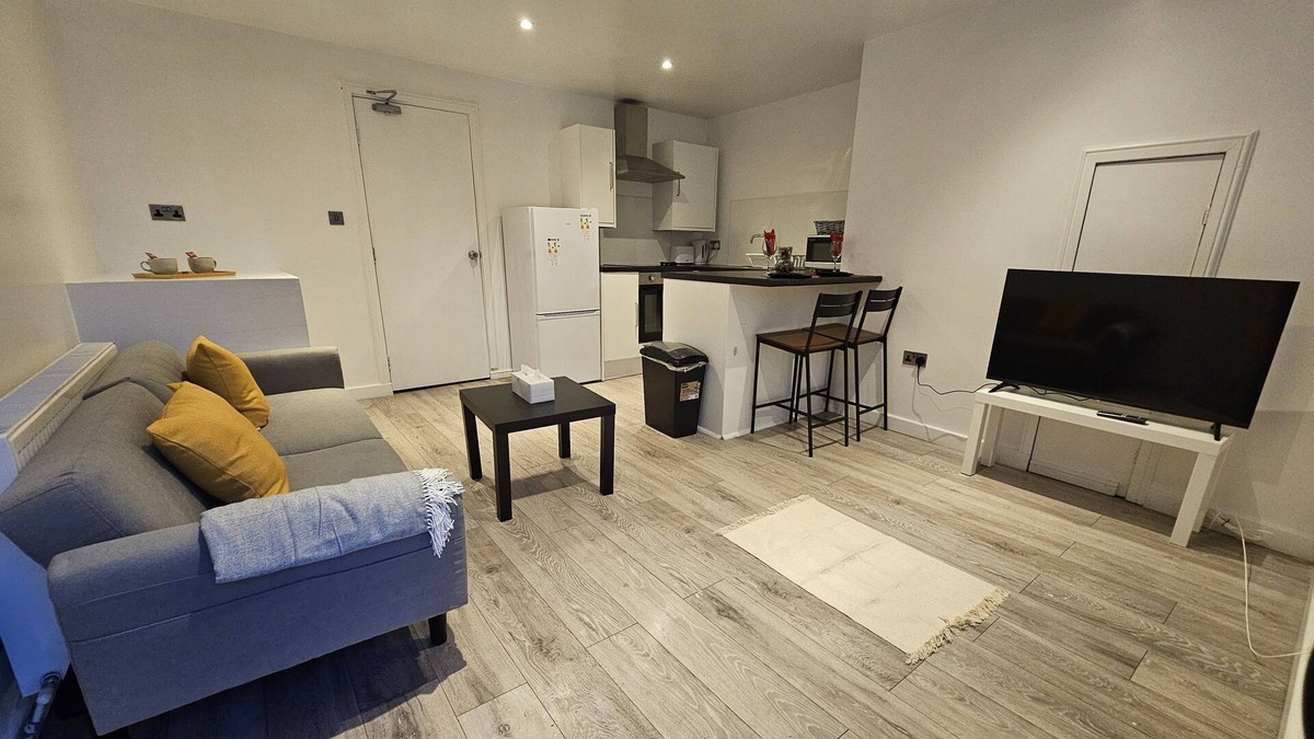 Huddersfield Apartment | Charming 1-Bed Apartment in Huddersfield