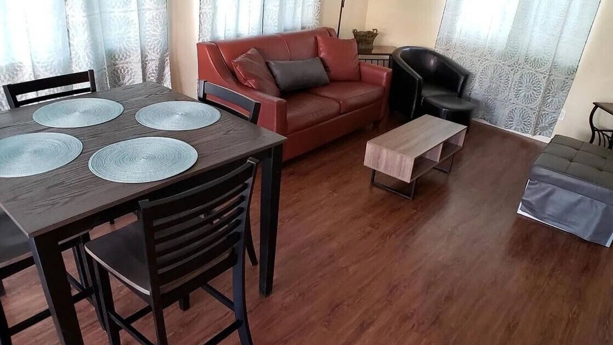Keeling Apartment | Charming 1-bed apt, cook-ready kitchen, laundry,5-8 mins to U of A and Downtown
