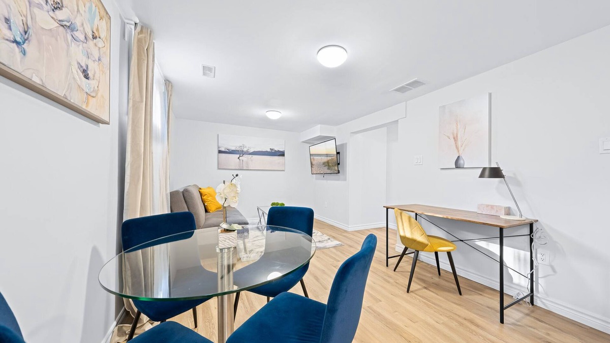Barrie Apartment | Charming 1-bed basement, WI-fi & Pull Out Sofa