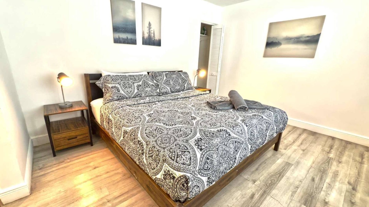 South Lake Apartment | Charming 1-Bed Beach Apartment – Walk to Hollywood Beach & Boardwalk