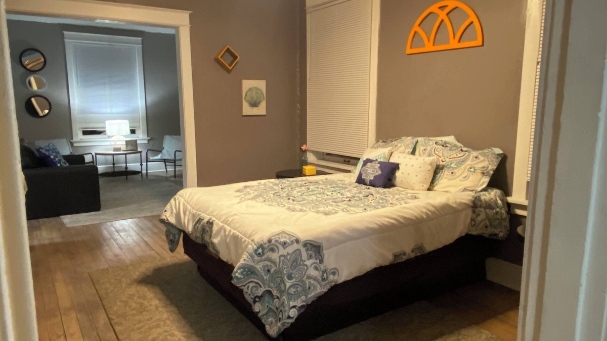 University City House | Charming 1-Bed 1-Bath townhome in University City with WiFi, AC