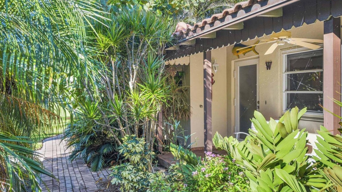 Survey Creek Villa | Charming 1-bedroom villa with AC, WiFi in amazing Hillsboro Beach
