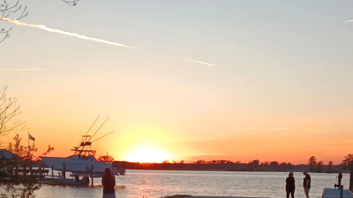 Pawleys Island Cottage | Charming 1-bedroom cottage in lovely Pawleys Island Walk to Boat ramp Dogs ok