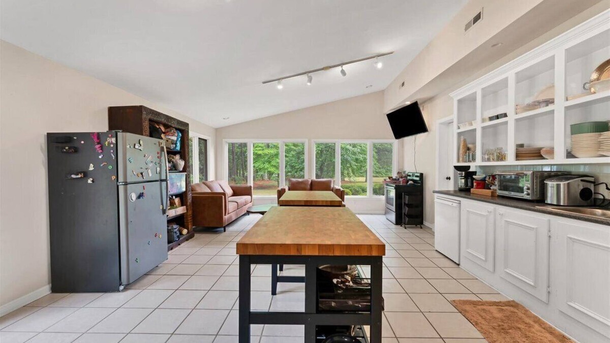 Southern Pines House | Charming 1-bedroom room with shared bathroom in Southern Pines with WiFi, AC