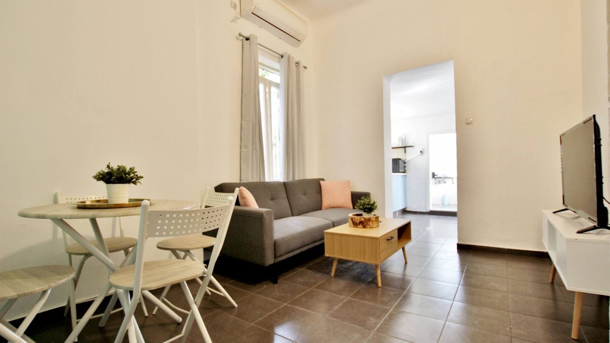 Neve Tzedek Apartment | Charming 1-bedroom apartment located in a beautiful apt complex in Neve Tzedek