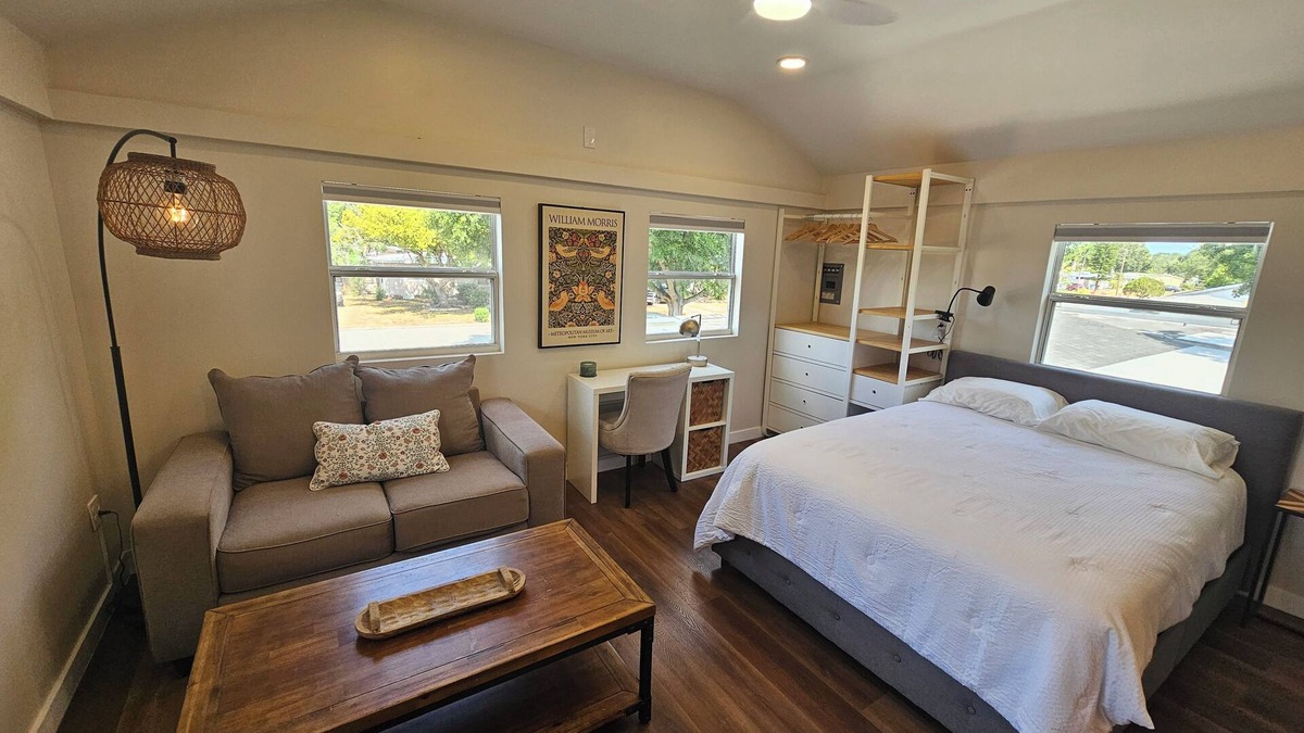 Fossil Park Apartment | Charming 1-bedroom loft in wonderful St. Petersburg with Pool, WiFi, AC