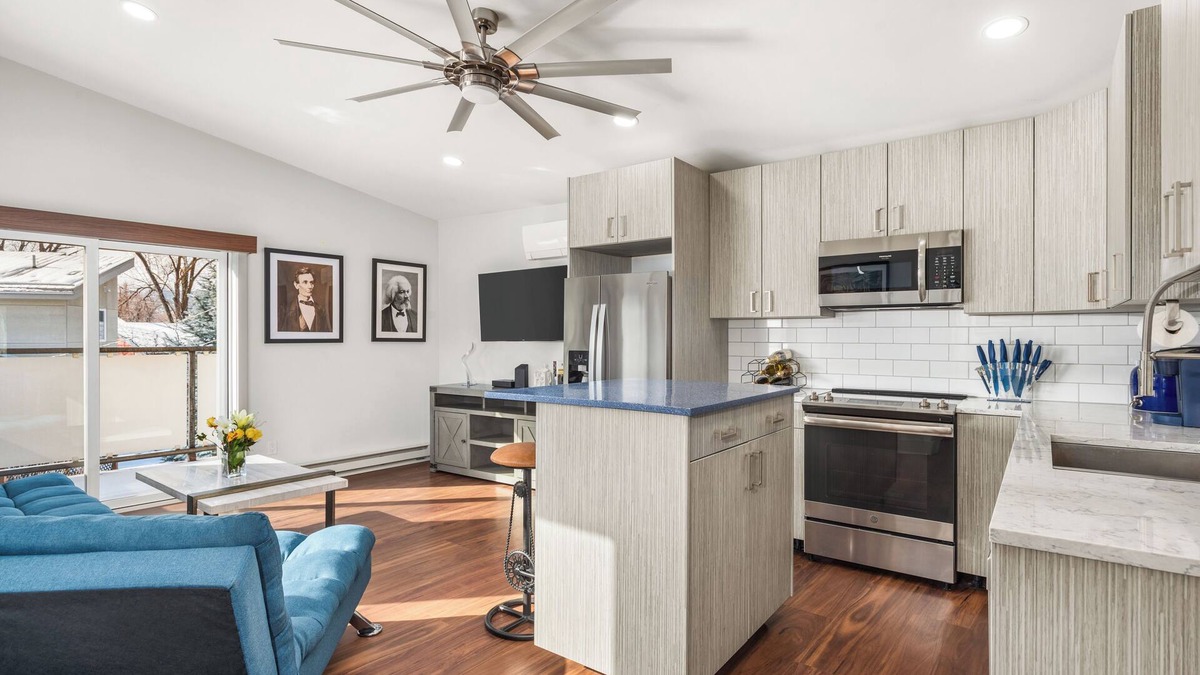 Carbondale Apartment | Charming 1-bedroom apartment in central Carbondale