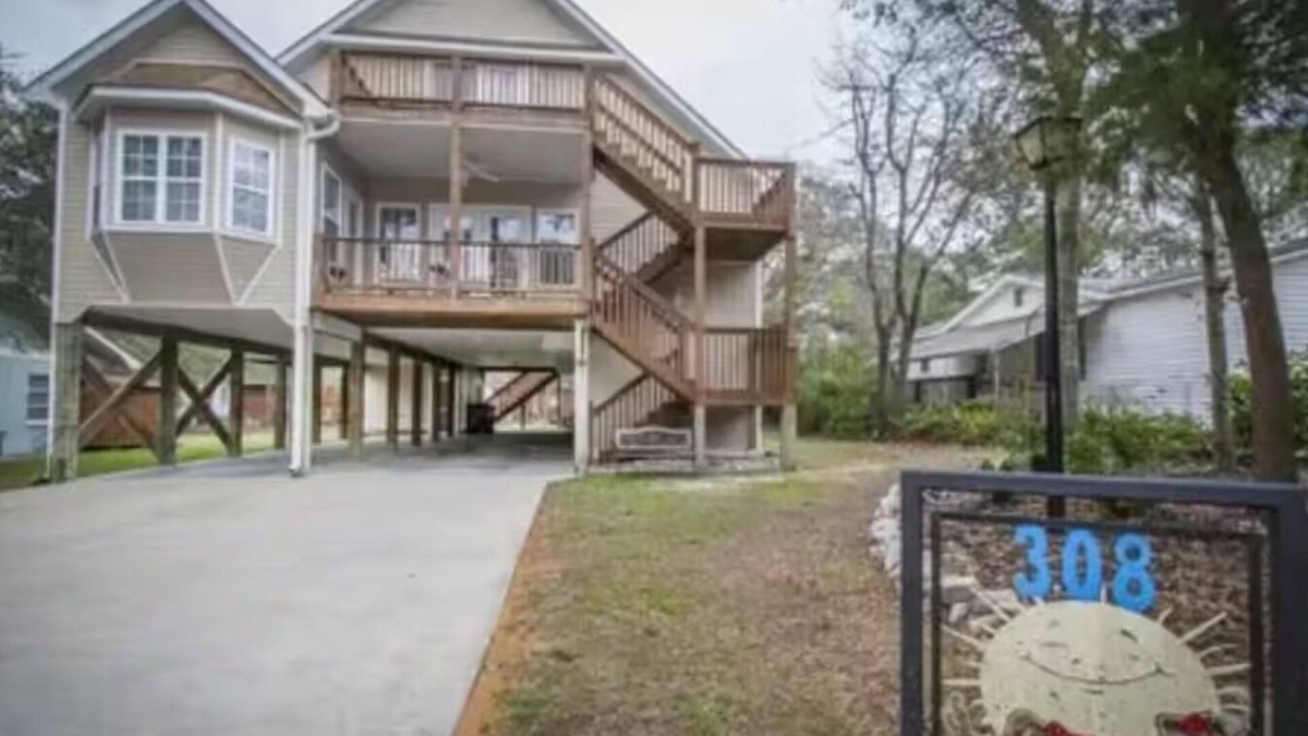 Yaupon Beach Apartment | Charming 1-bedroom apartment in amazing Oak Island with WiFi, AC