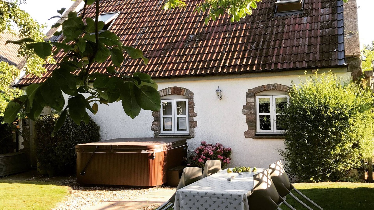 Winscombe Cottage | Charming 1-bedroom Annex,hot tub in stunning mendip retreat, near BristolAirport