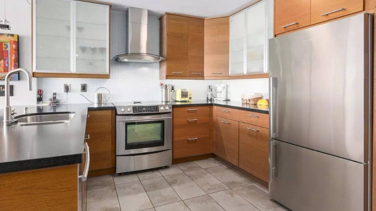 Fairview Apartment | Charming 1-bedroom apartment in phenomenal Vancouver with AC, fitness room, WiFi