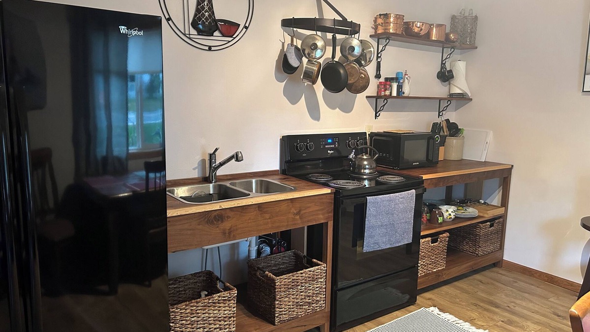 La Crosse Apartment | Charming 1-bedroom apartment on the Mississippi backwaters. Close to everything.