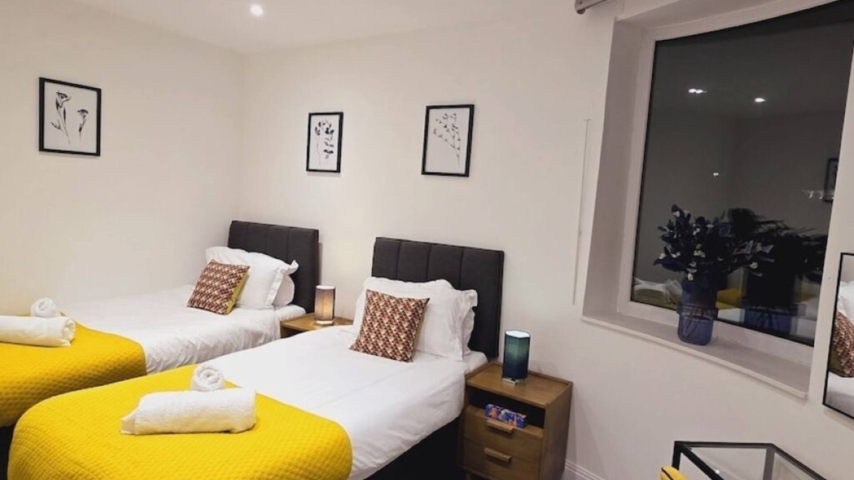 Reading Apartment | Charming 1-bedroom apartment in vibrant Reading with WiFin
