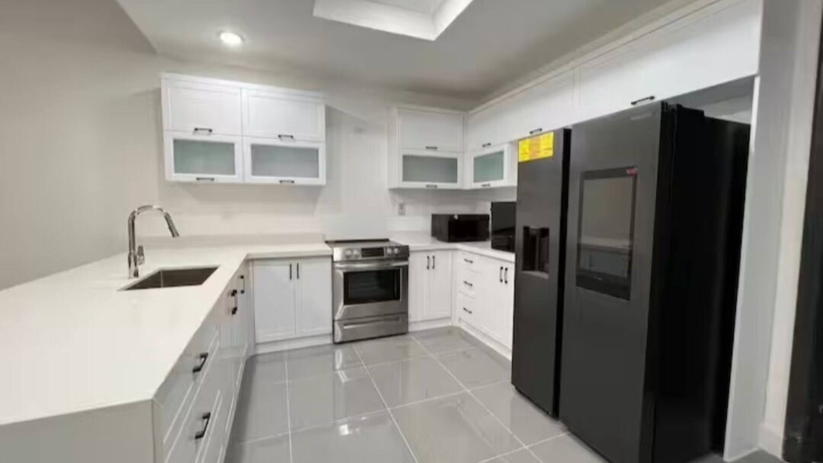 Beverly Hills Apartment | Charming 1-bedroom apartment with AC, WiFi in enjoyable Kingston