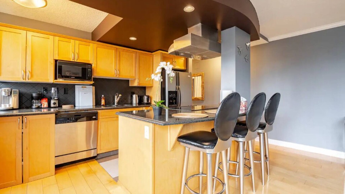 Connaught Condo | Charming 1-bedroom Apartment in Prime Location!