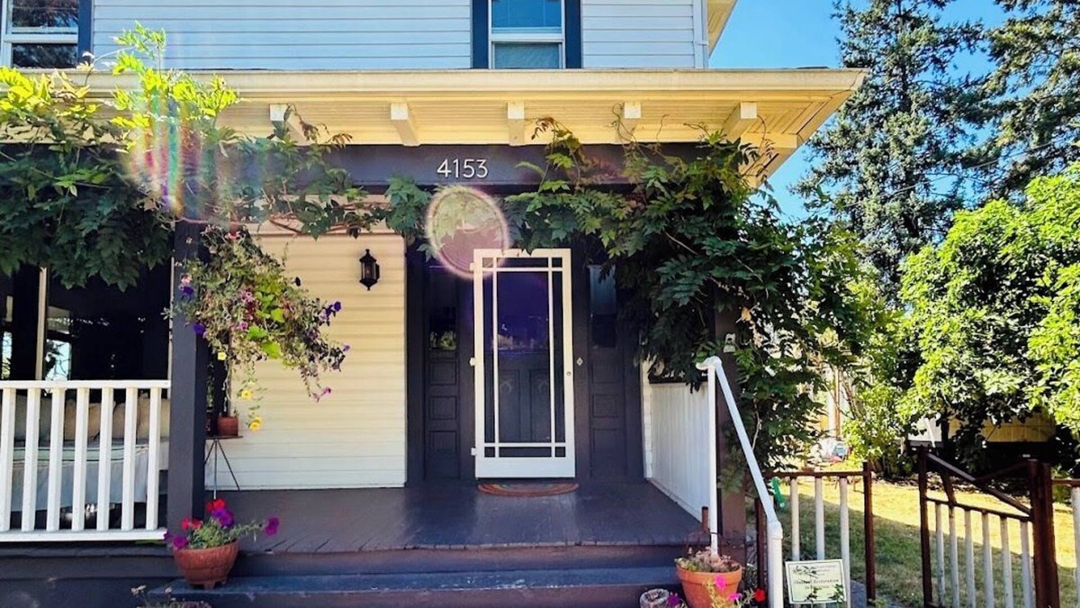 Foster - Powell Apartment | Charming 1-bedroom apartment in the heart of vibrant Foster-Powell, SE Portland