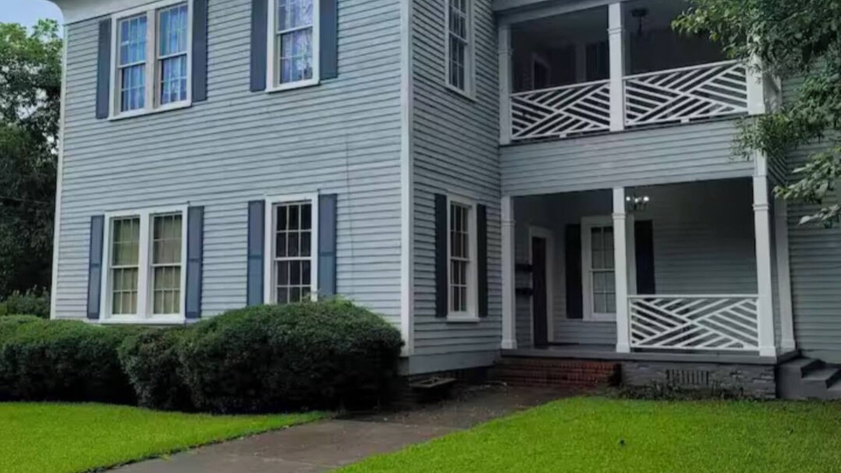 Dublin Apartment | Charming 1-bedroom apartment in fabulous Dublin, GA. Just minutes from Downtown.