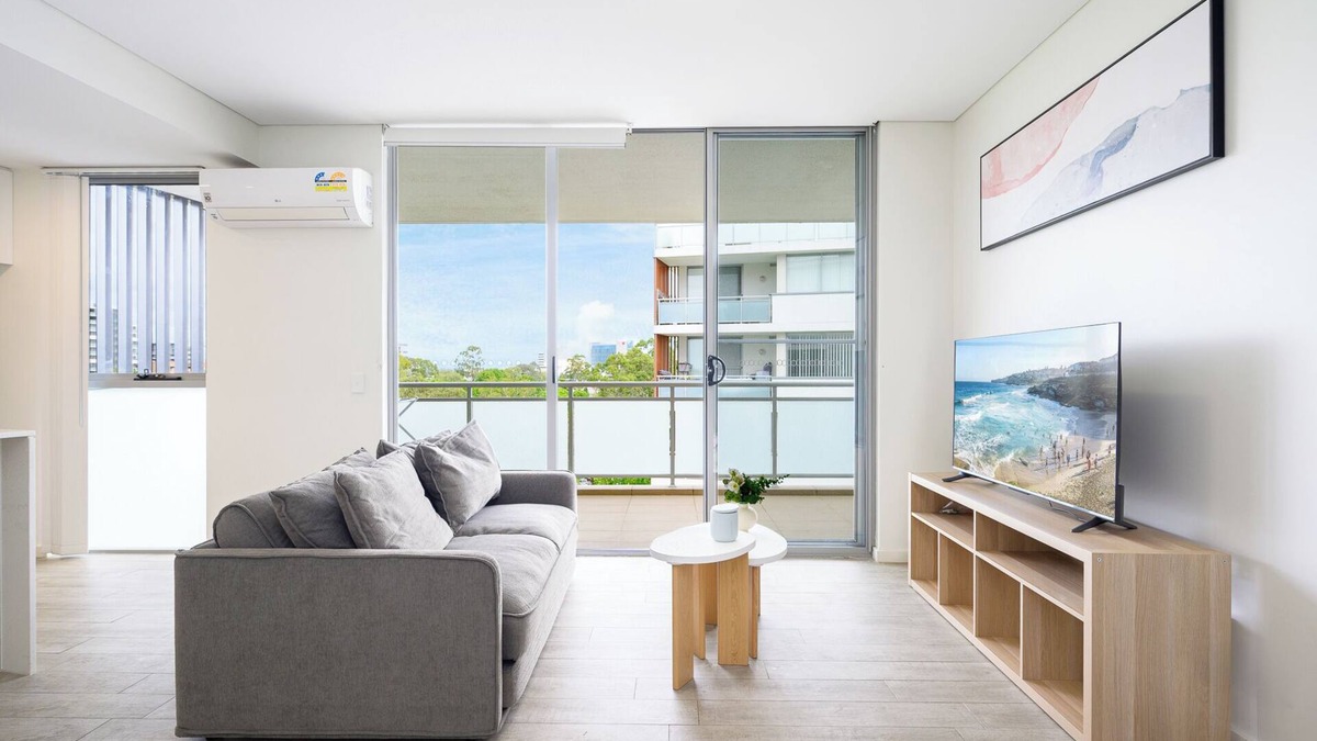 Warwick Farm Apartment | Charming 1-bedroom apartment with AC, WiFi in Warwick Farm at Liverpool