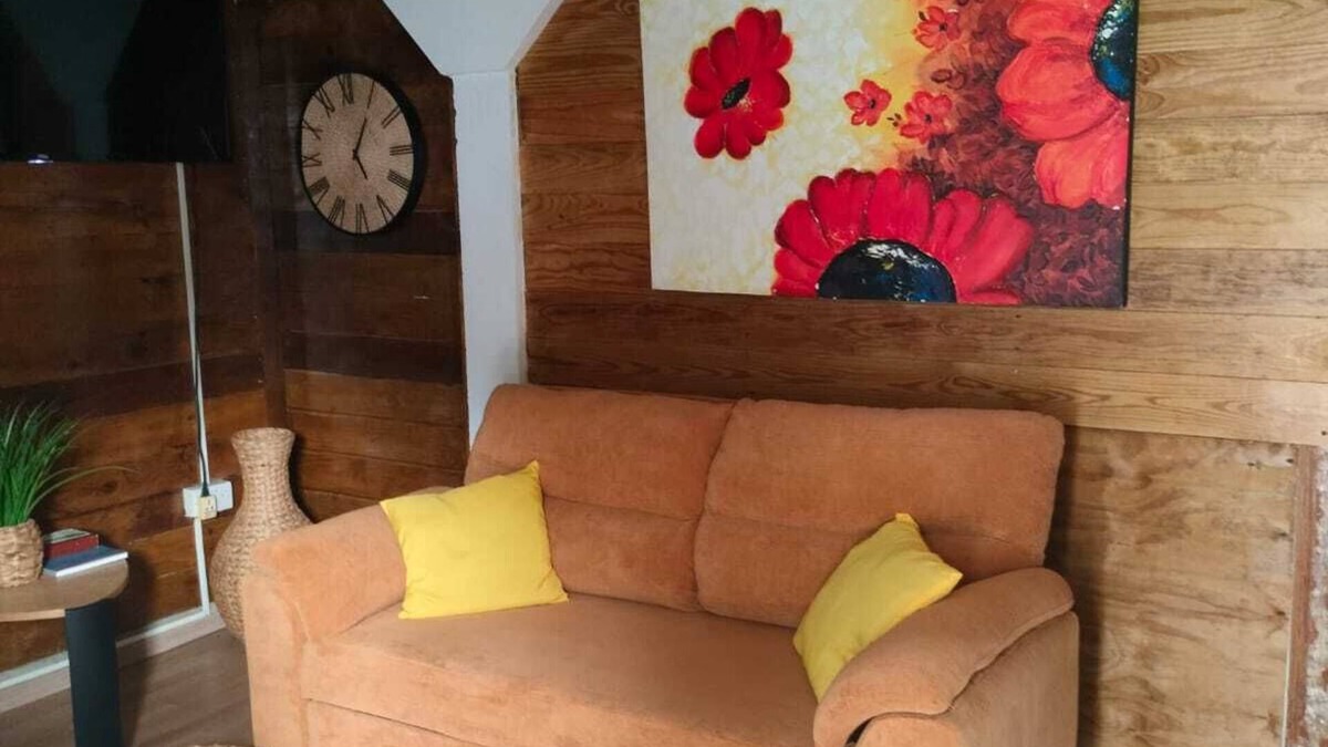 Portsmouth Cottage | Charming 1-bedroom cottage ,with WiFi in delightful Portsmouth
