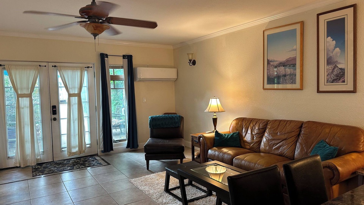 East Sacramento Cottage | Charming 1-bedroom cottage in enjoyable Sacramento with AC, WiFi