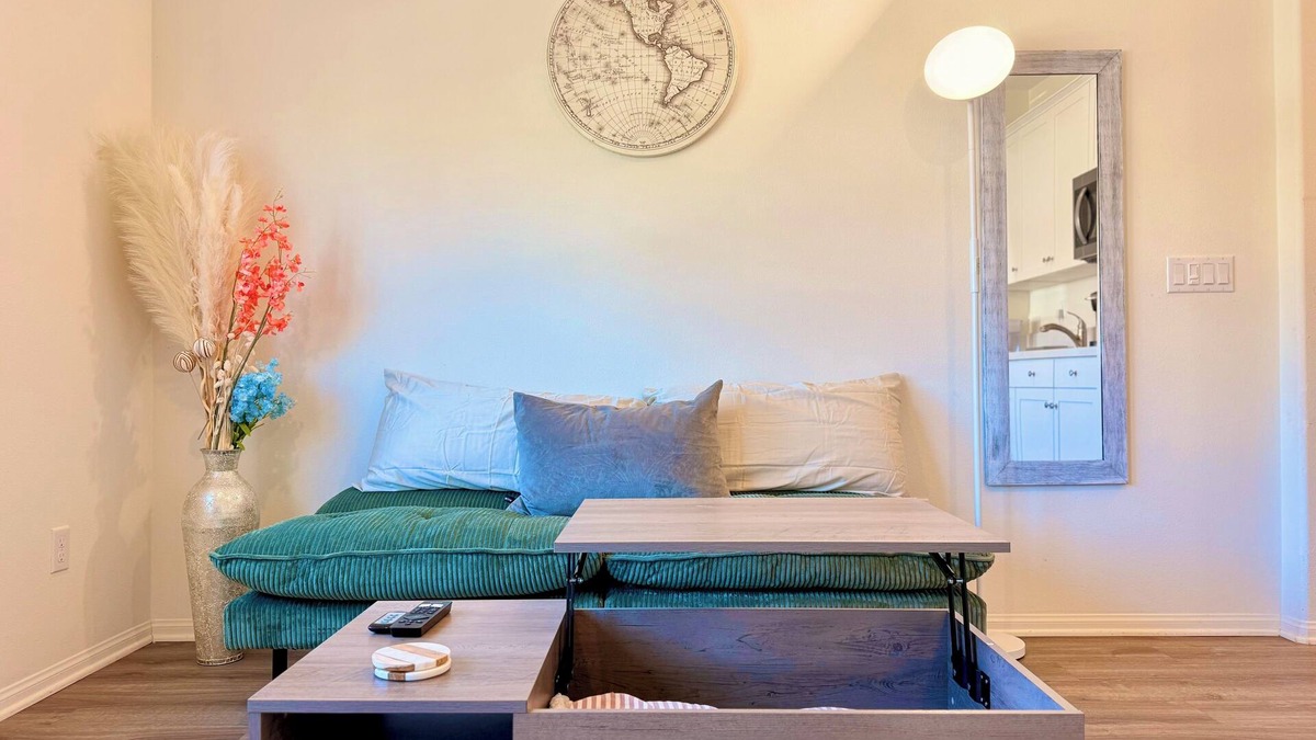 Winchester Cottage | Charming 1-bedroom cottage in wonderful Winchester for professional travelers
