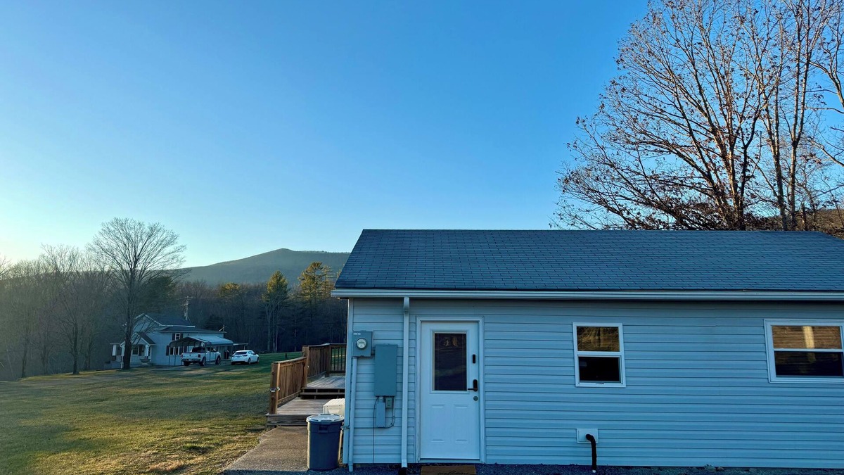 Covington Cottage | Charming 1-bedroom cottage in Covington with AC