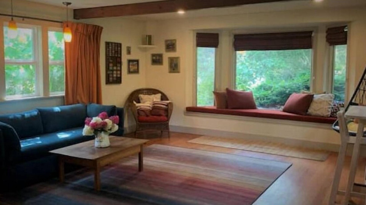 Scholls Cottage | Charming 1-bedroom cottage in a peaceful garden setting.