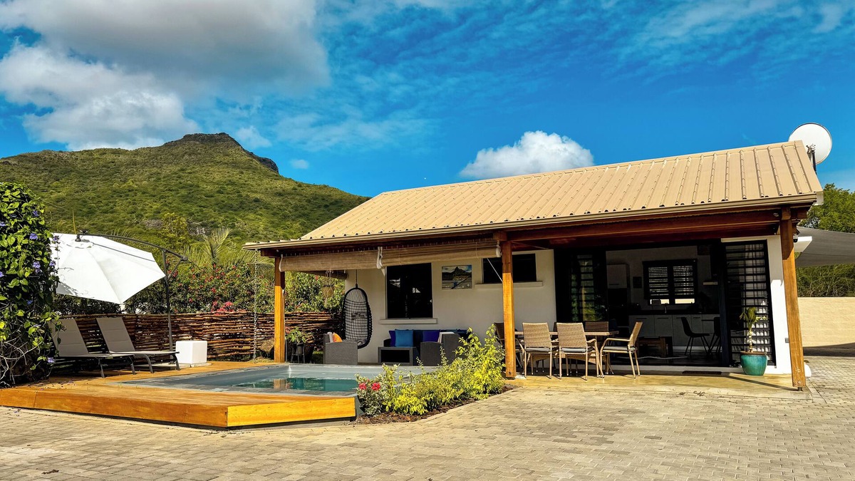 Black River Cottage | Charming 1-bedroom cottage in brilliant Tamarin with Pool, WiFi, AC