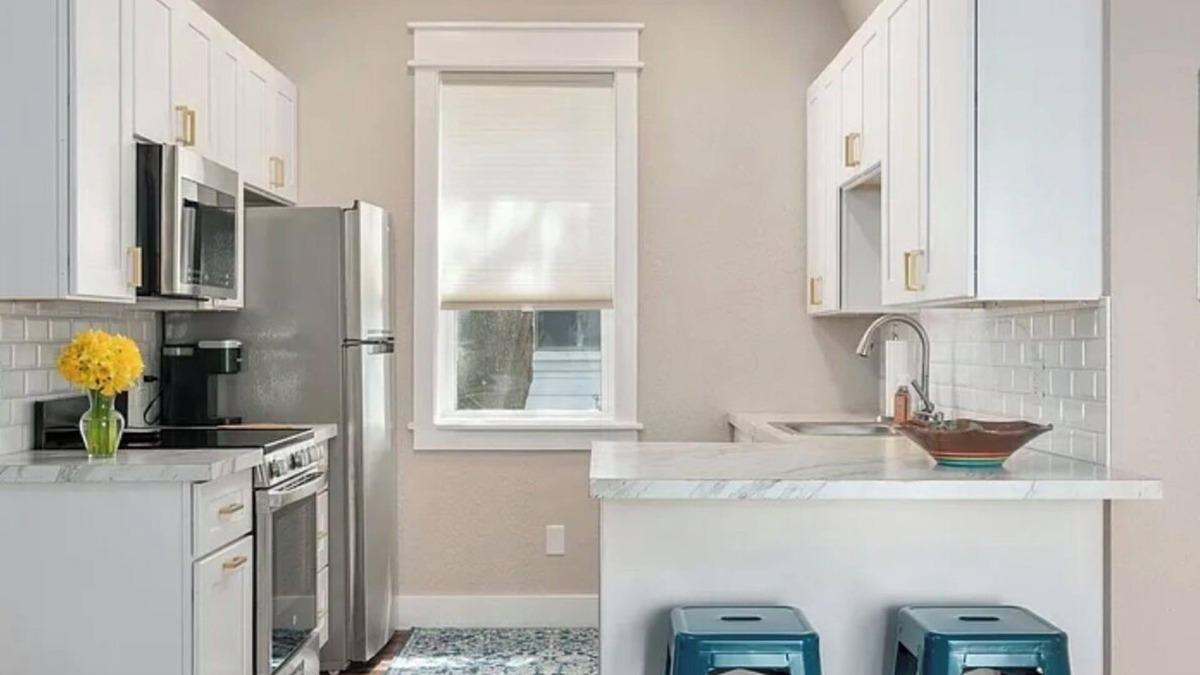 Manteo Cottage | Charming 1-bedroom cottage with WiFi and AC in gorgeous Manteo