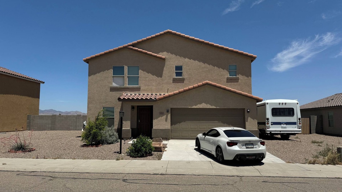 Kingman House | Charming 1-bedroom first floor room in fantastic Kingman with WiFi, AC Air #Bed