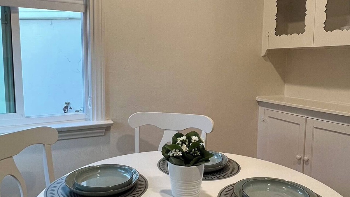 Alhambra House | Charming 1-bedroom house with AC and WiFi in Alhambra