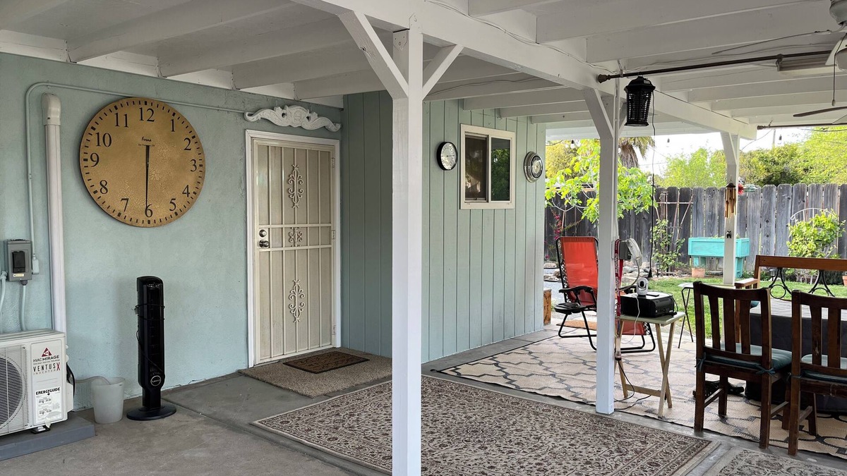 Fresno House | Charming 1-bedroom house in fantastic Fresno Tower District with WiFi, AC