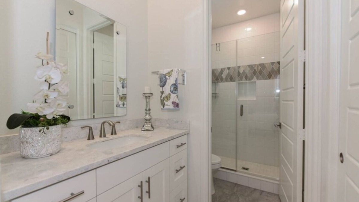 Irvine House | Charming 1-bedroom house in lovely Irvine with WiFi, AC