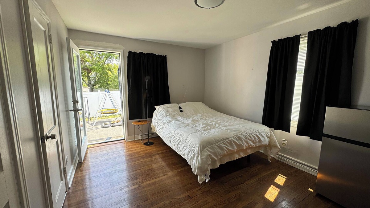 Walton Park House | Charming 1-bedroom house in Monroe with AC and WiFi & BACKYARD EVENT SPACE